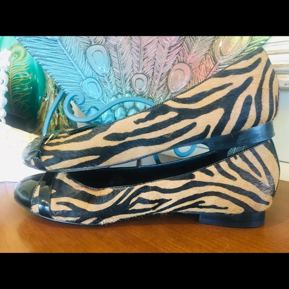 8.5M Tiger print flats calfskin/hair WHBM - Picture 3 of 8